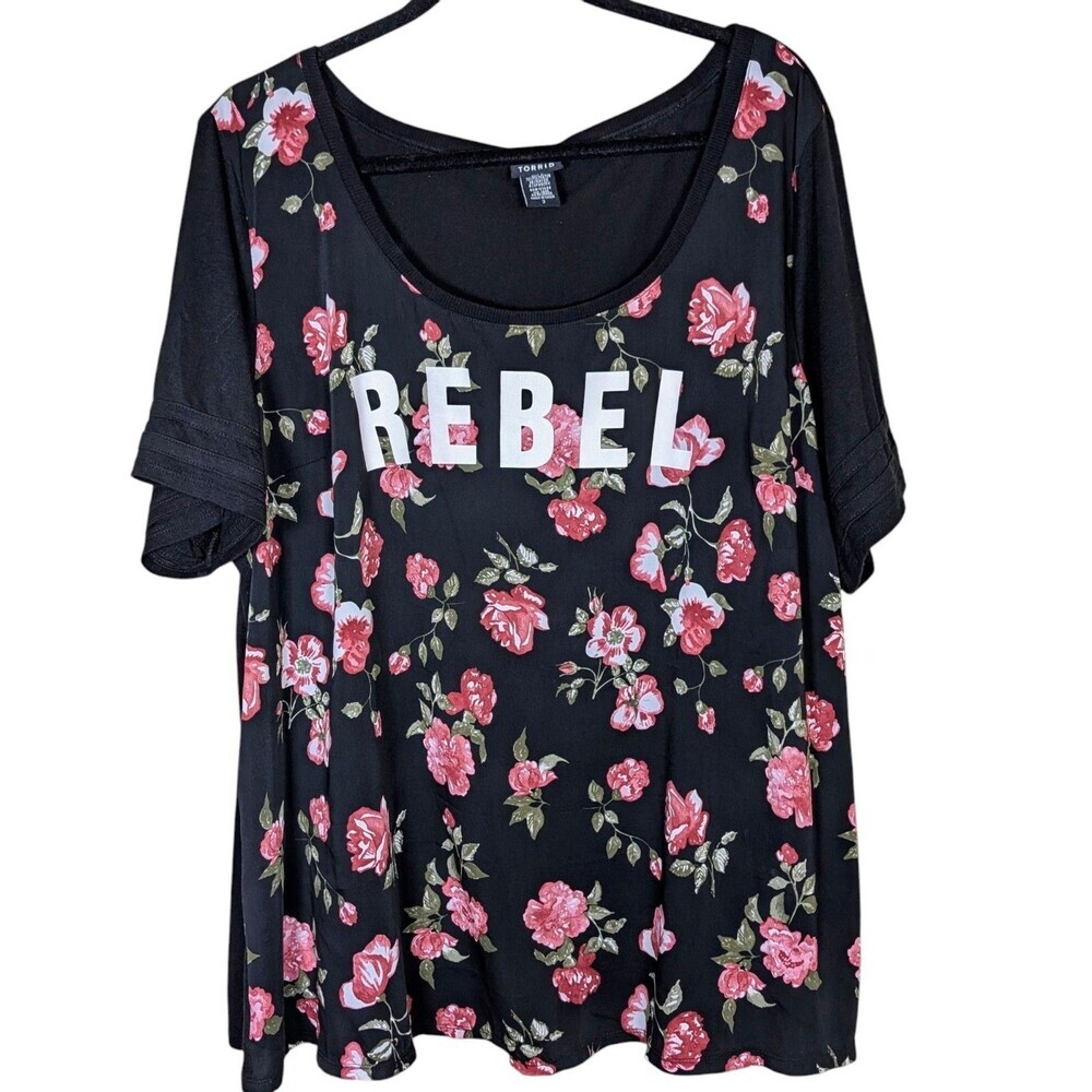 Torrid Rebel Floral Short Sleeve Tee Womens Plus Size 3 Black and Red Roses